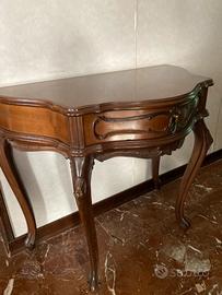 Tavolino portaoggetti