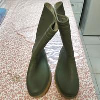 Stivali bassi in gomma da lavoro. 