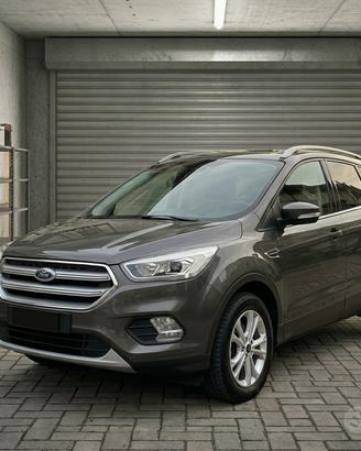 Ford Kuga 2018 • 57.000 km • Valuto scambi
