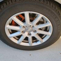 Quattro cerchi in lega da 16" con 4 gomme invernal