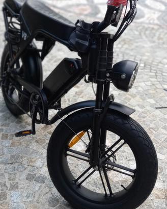 BICI  ELETTRICA V8 NERA   750  W  .