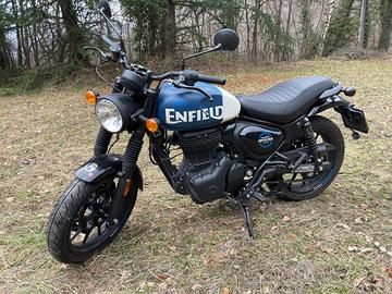 Royal Enfield HNTR 350 + Treno di gomme omaggio