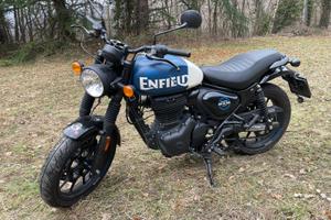 Royal Enfield HNTR 350 + Treno di gomme omaggio