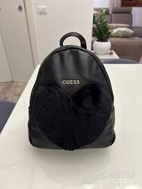 Zainetto Guess con cuore peluche nero