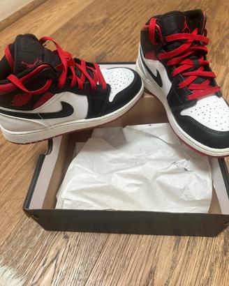 Nike  Air Jordan 1 Mid