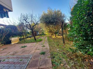 VISMARA VILLA BIFAMILIARE AMPIO GIARDINO MANSARDA