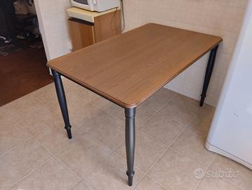 Tavolo Danderyd (ikea) in legno e metallo