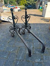 Coppia alari antichi grandi in ferro battuto