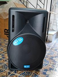 Impianto audio completo: 4 casse attive + 2 aste