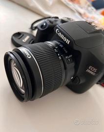 Canon EOS 2000D con obiettivo EF-S 18-55 mm DC III