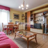 TRE LOCALI CON BOX E CANTINA IN CENTRO PAESE