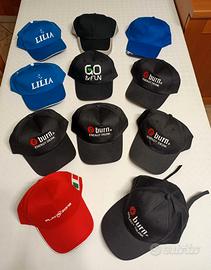 11 Cappellini vari con visiera