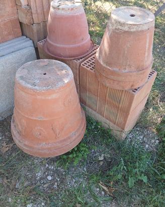 Vasi in terracotta e plastica da esterno