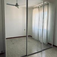 Armadio con ante scorrevoli a specchio