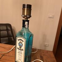 Lampada artigianale in bottiglia di gin