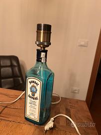 Lampada artigianale in bottiglia di gin