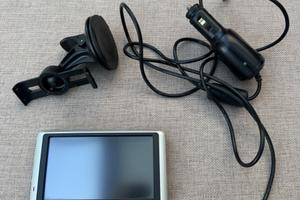 Navigatore GPS Garmin nüvi 1350 con supporto auto