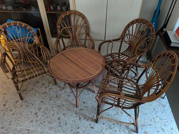 Tavolo in rattan con 4 sedie