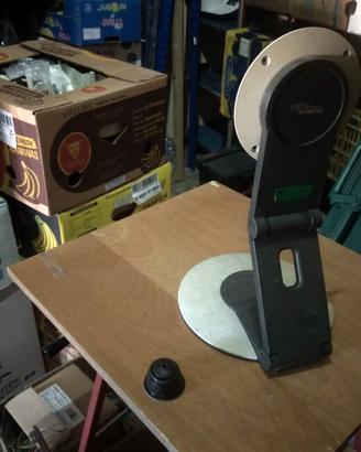 supporto monitor e cavo dvi