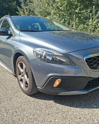 VOLVO V40 1.6 D2 CROSS COUNTRY