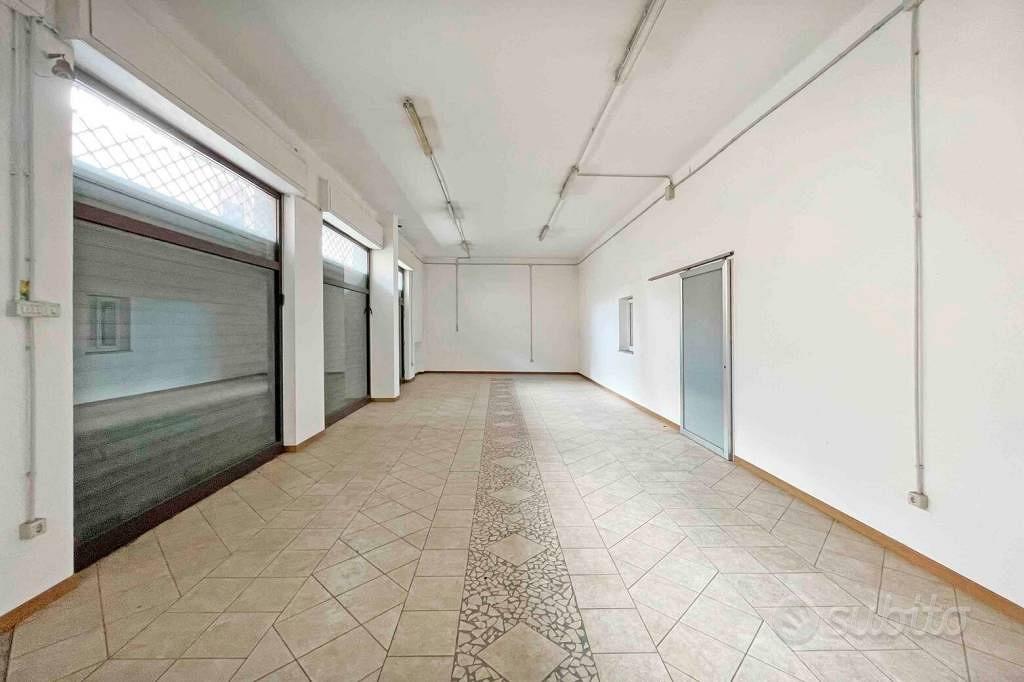 Immobile di 200 m² con 2 locali a Cerro Maggiore - Vista 3