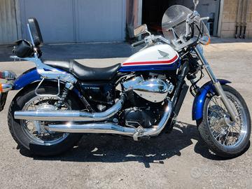 HONDA VT750S