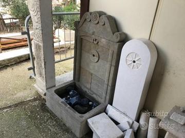 Fontana in pietra scura