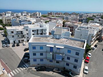 4 LOCALI A POLIGNANO A MARE