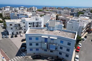4 LOCALI A POLIGNANO A MARE