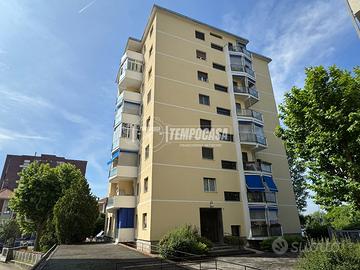 TRILOCALE CON TERRAZZO COMODO AI SERVIZI!