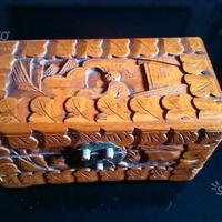 Splendido antico portagioie in legno intarsiato a