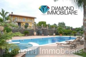 Esclusiva villa con piscina a Fiumefreddo
