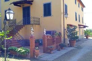 Villa di 350 m² con più di 5 locali e box auto a P