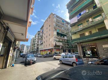 NEGOZIO A NAPOLI