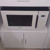 Forno micronde e mobiletto