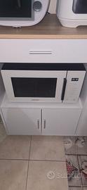 Forno micronde e mobiletto