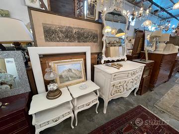 Comò, specchiera e coppia comodini in noce laccato