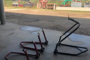 Cavalletto moto pista