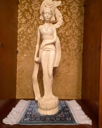 Statuetta decorativa di pietra color Avorio 