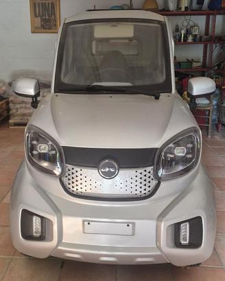 Quadriciclo scooter elettrico cabinato F4 UFO Ecob