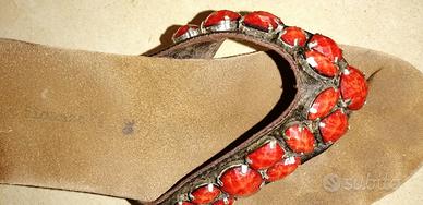 Sandali infradito con zeppa e gioielli rossi tg 36