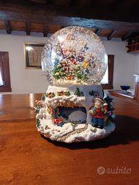 Palla di vetro con neve e carillon