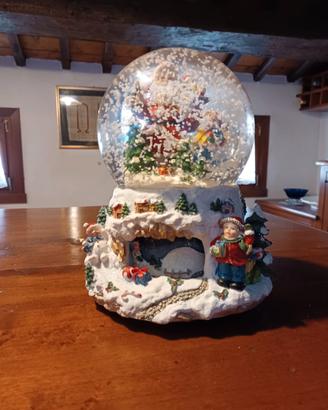 Palla di vetro con neve e carillon