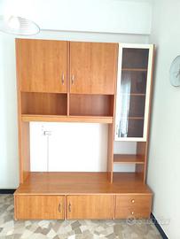 Credenza con tavolo e sedie