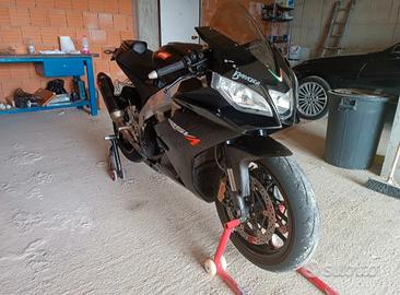 Aprilia RSV4 2011