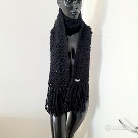 STEFANEL Sciarpa invernale nera con frange 