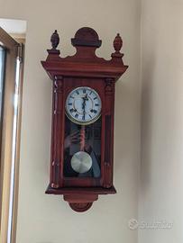 Orologio a pendolo meccanico da parete