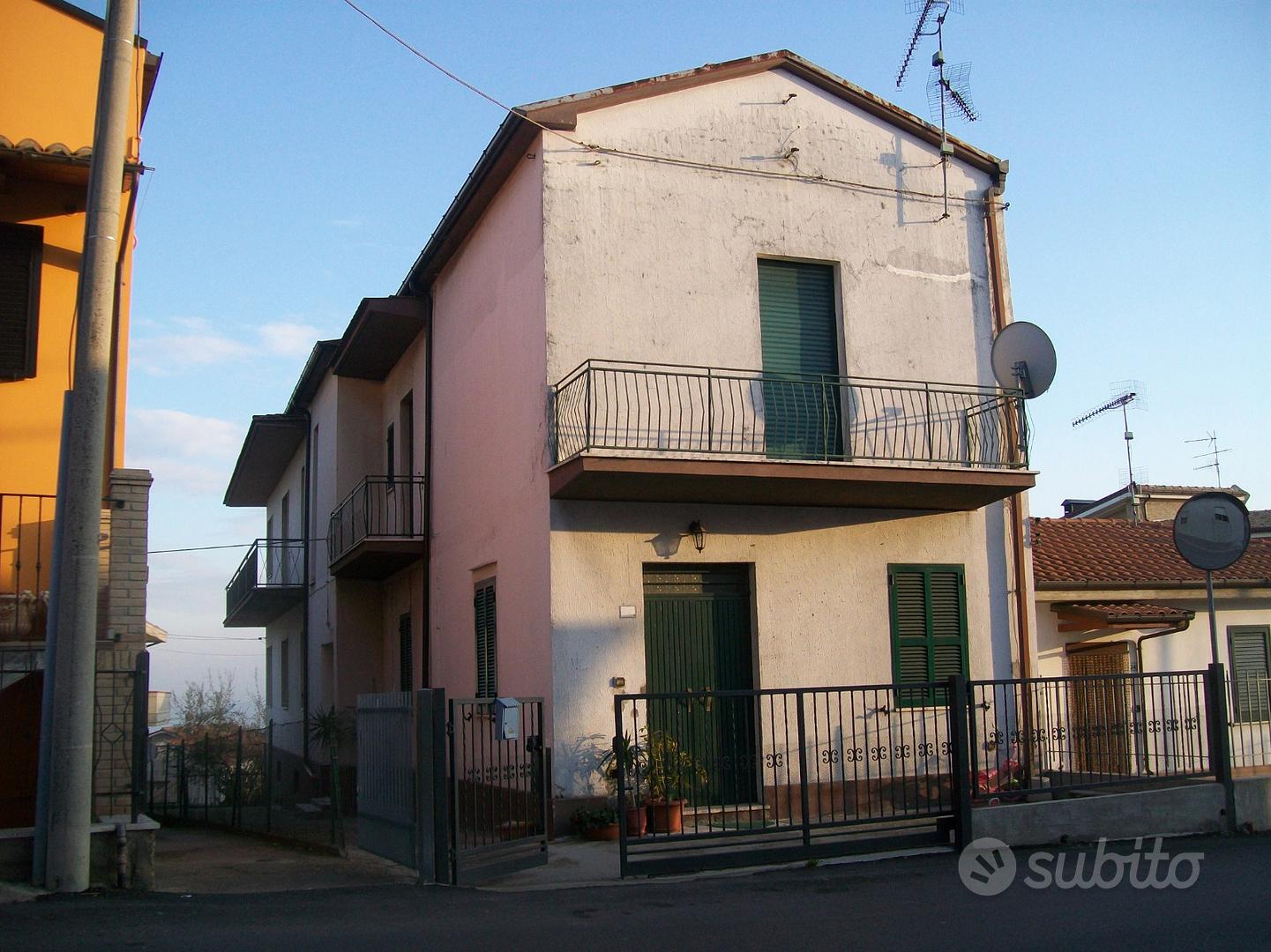 Rustico con terreno - Altro