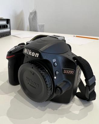 Nikon D3200 solo corpo pari al nuovo