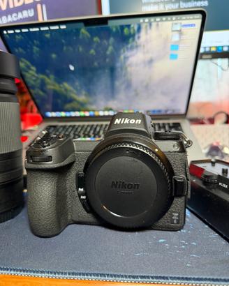 Nikon z6 con obiettivo e batterygrip